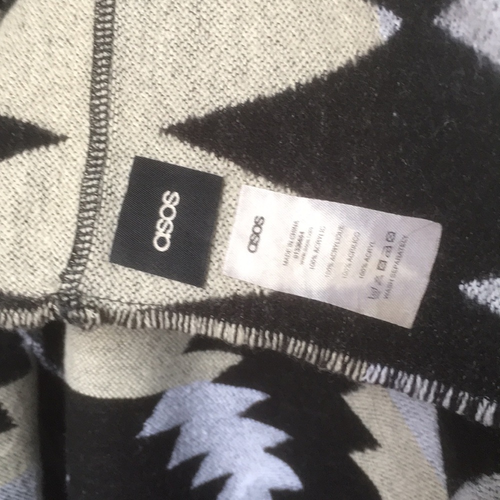 ASOS Wide Infinity Scarf! - Picture 5 of 8